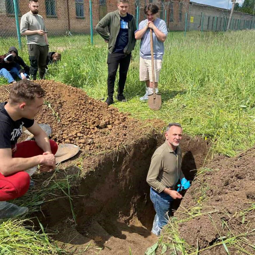 Professor Dmytruk and his students digging a pit to assess the soil properties and determine soil identification using LandPKS Soil ID in Ukraine. Images courtesy of Yuriy Dmytruk.